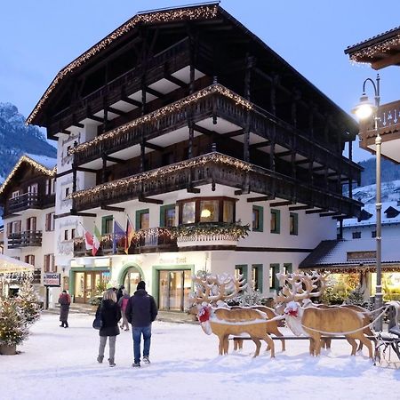 Post Hotel Ristorante Tyrol Moena Buitenkant foto