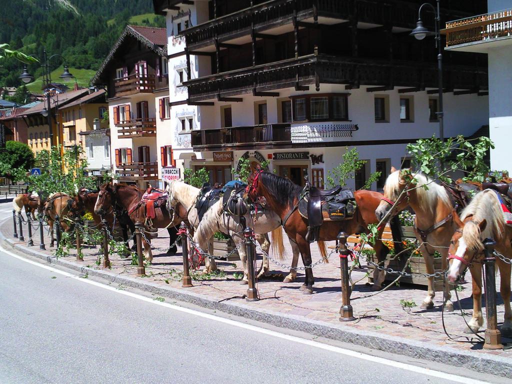 Post Hotel Ristorante Tyrol Moena Buitenkant foto
