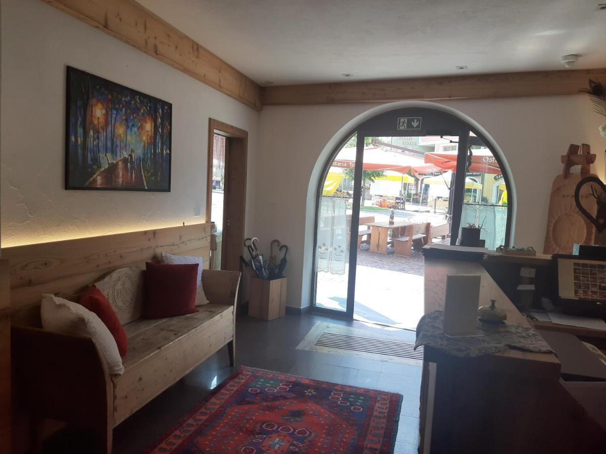 Post Hotel Ristorante Tyrol Moena Buitenkant foto