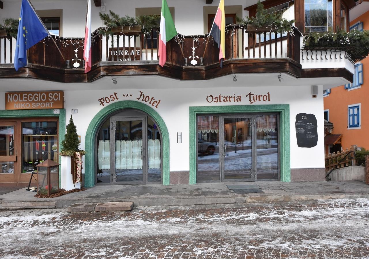 Post Hotel Ristorante Tyrol Moena Buitenkant foto