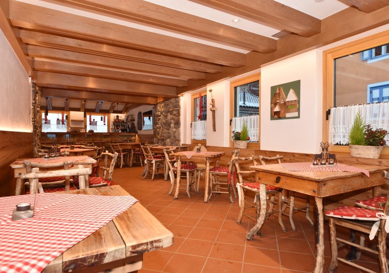 Post Hotel Ristorante Tyrol Moena Buitenkant foto