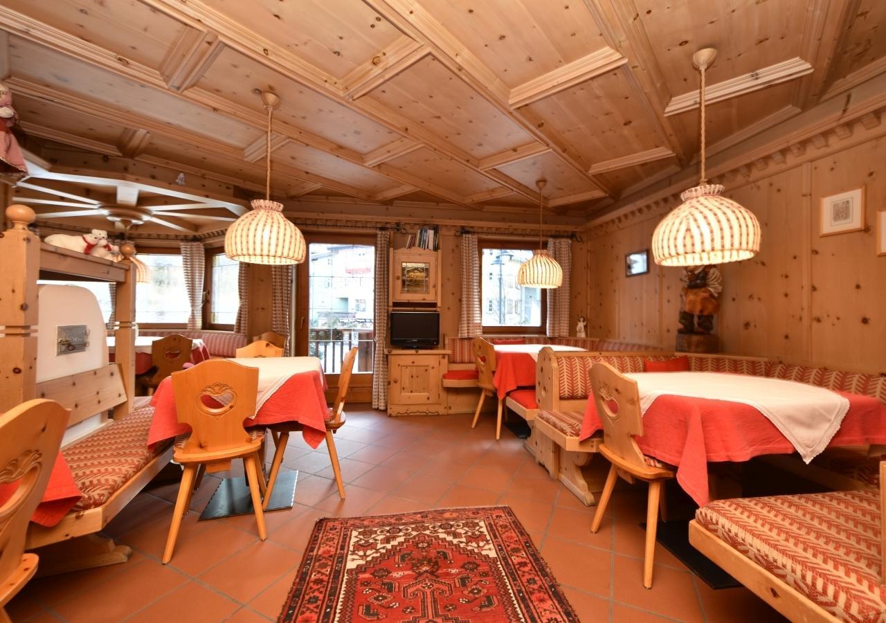 Post Hotel Ristorante Tyrol Moena Buitenkant foto