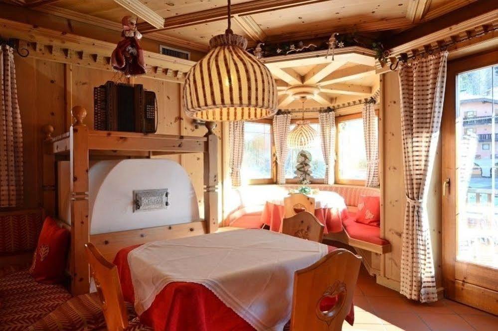 Post Hotel Ristorante Tyrol Moena Buitenkant foto