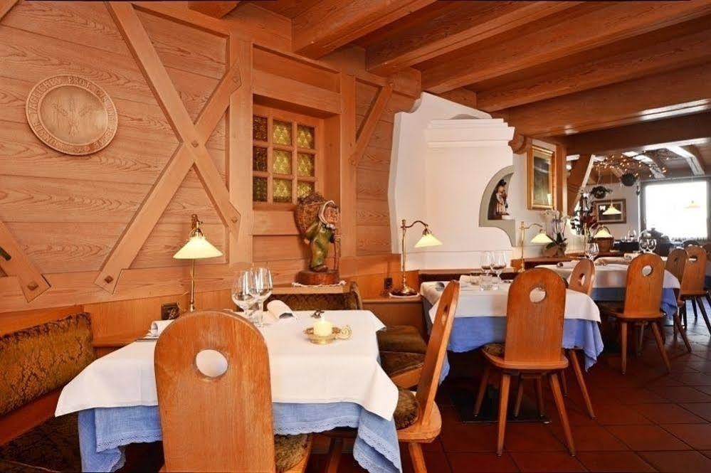 Post Hotel Ristorante Tyrol Moena Buitenkant foto