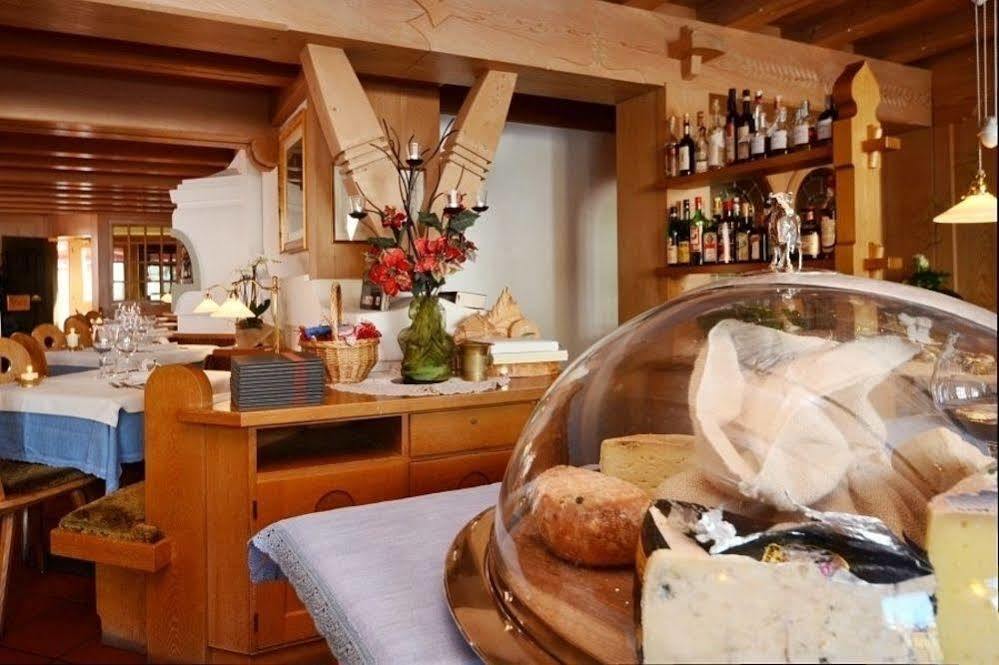 Post Hotel Ristorante Tyrol Moena Buitenkant foto