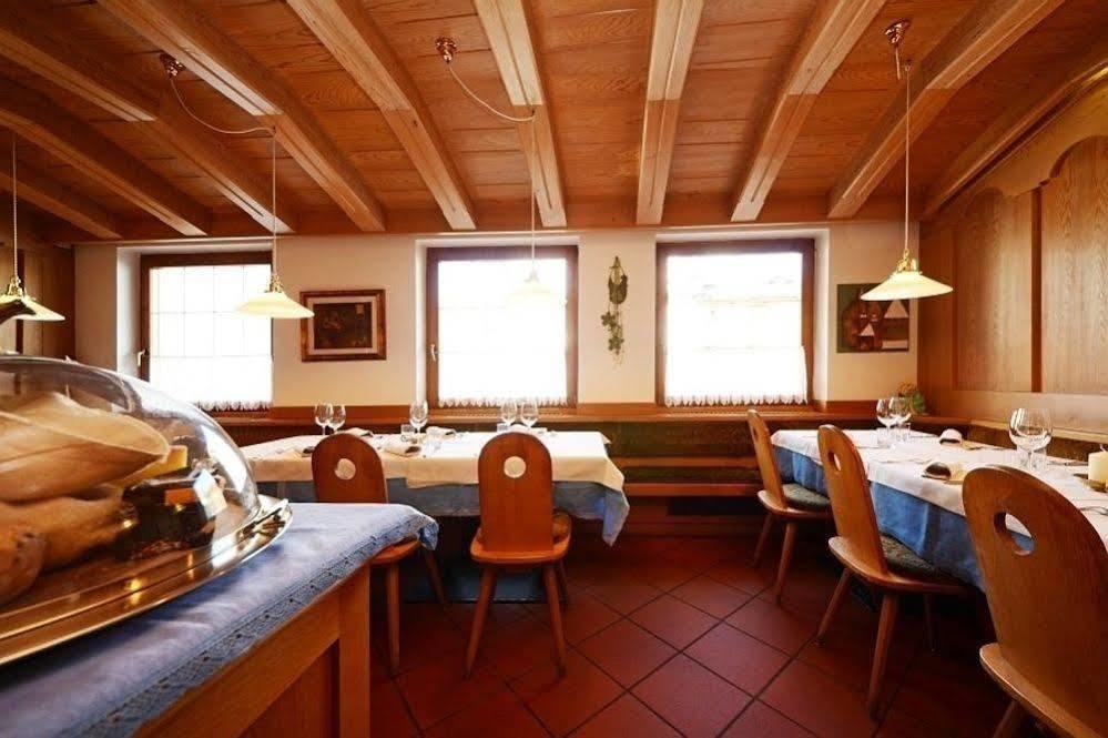 Post Hotel Ristorante Tyrol Moena Buitenkant foto