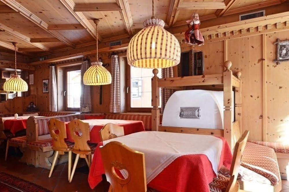 Post Hotel Ristorante Tyrol Moena Buitenkant foto